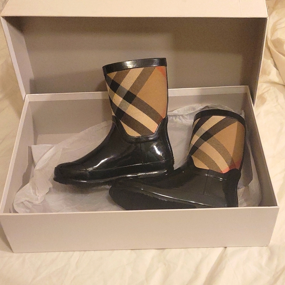 Burberry boots